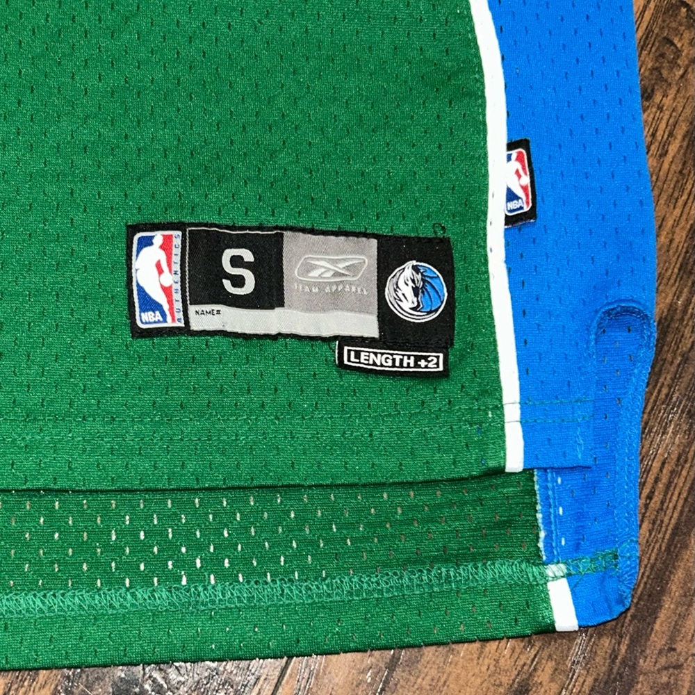 Dirk Nowitzki Dallas Mavericks Basketball Jersey - Picture 3 of 7